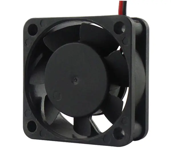 What is the proper method for connecting only three out of the four wires of a cooling fan?